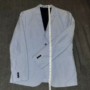 H&M Men's Light Blue Jacket. Size Large